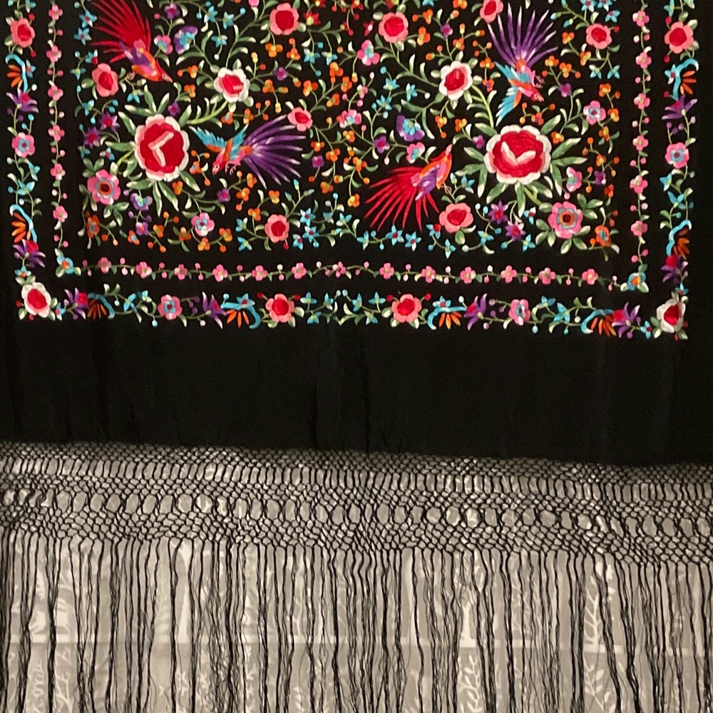 SPANISH SILK FLAMENCO MARONE, 50”x 52” EMBROIDERED CENTER. PERFECT CONDITION.